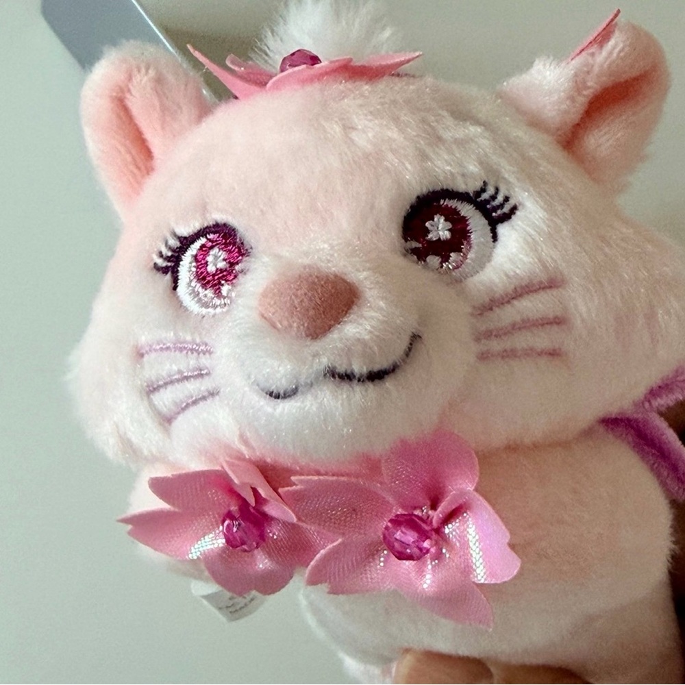 Japan Disney Store Exclusive 2026 Sakura Collection Marie Plush Keychain - Picture 6 of 10